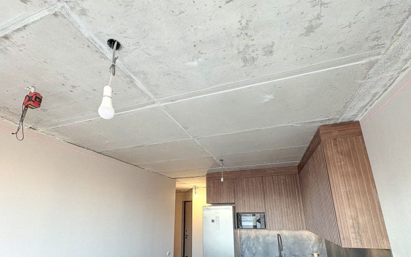 Натяжной потолок на кухне 20 м2