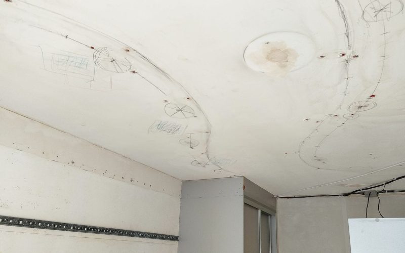 Натяжной потолок на кухне 9 м2