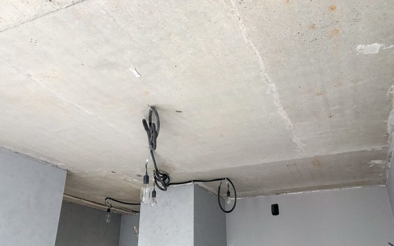 Натяжной потолок на кухне 19 м2