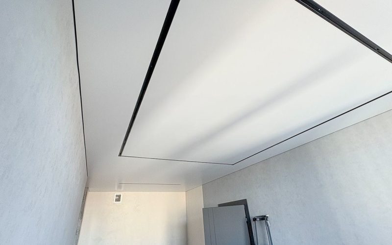 Натяжной потолок в квартире 23 м2