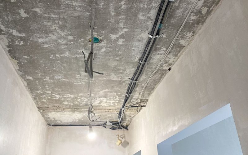 Натяжной потолок в прихожей 6 м2