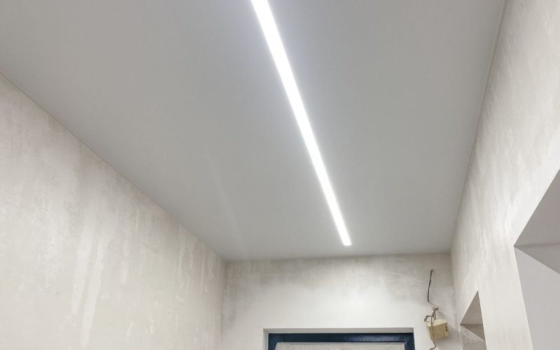 Натяжной потолок в прихожей 6 м2